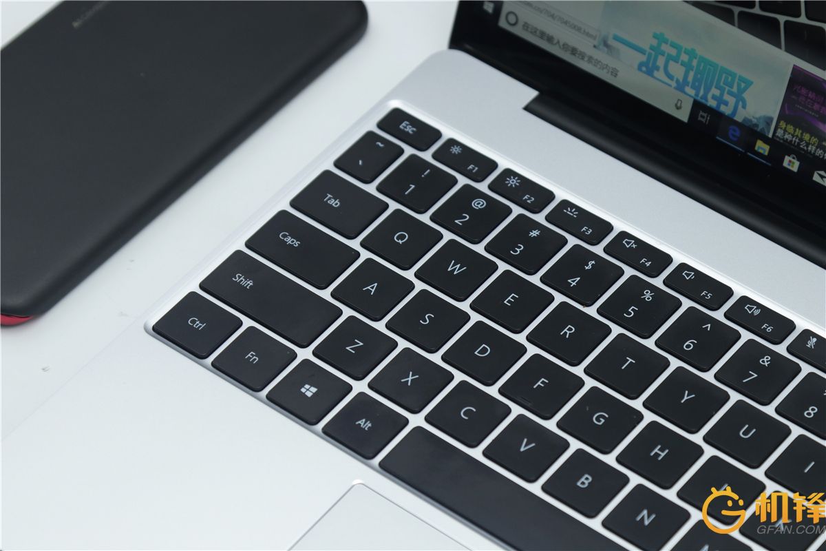 matebook13桌面壁纸,华为matebook14s壁纸 轻巧纤薄全面屏 华为matebook 13笔记本美图赏析