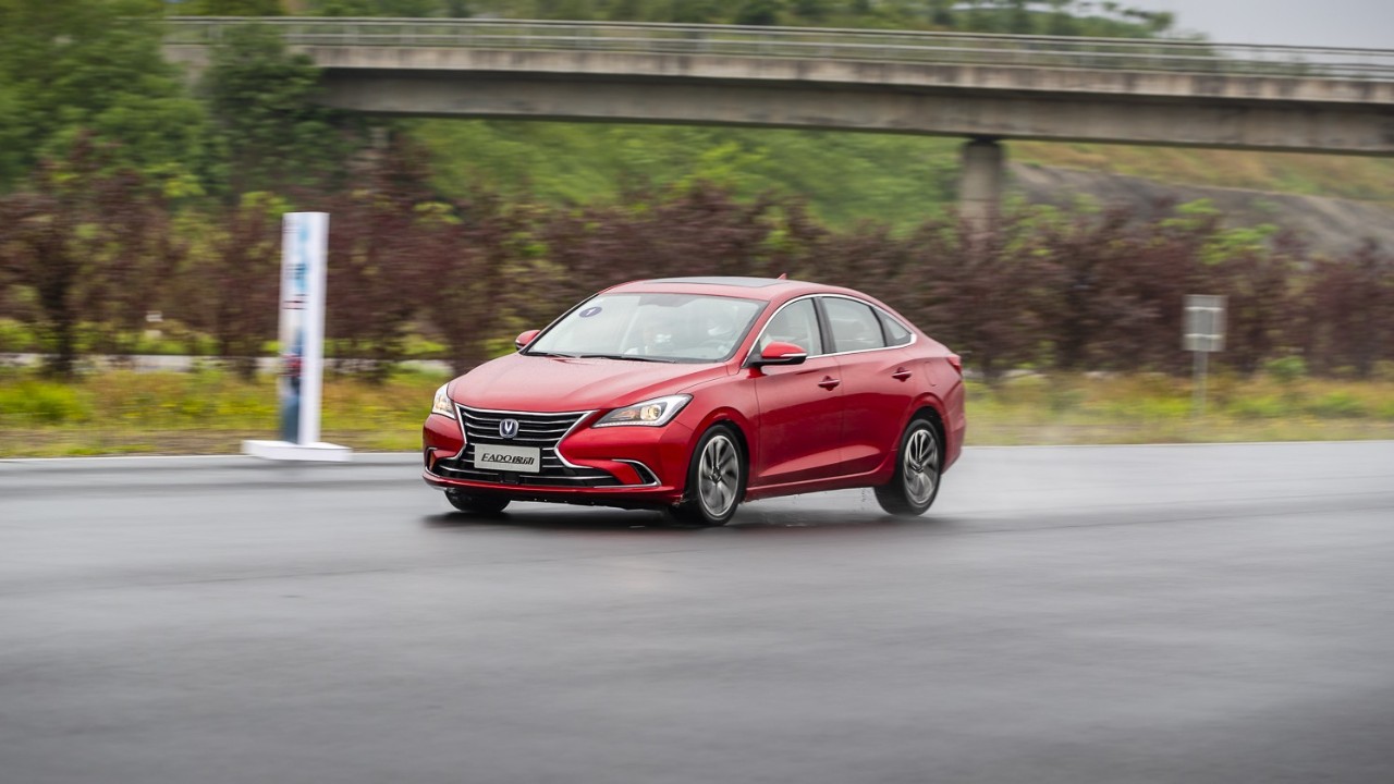 确认过手感 这就是女性该买的车丨试驾第二代逸动