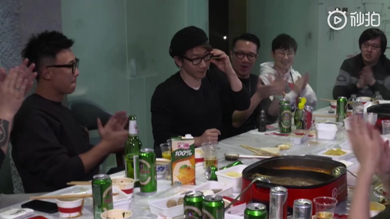 假扮医生就为了一顿饭? 每日轻松一刻3月10日周末版