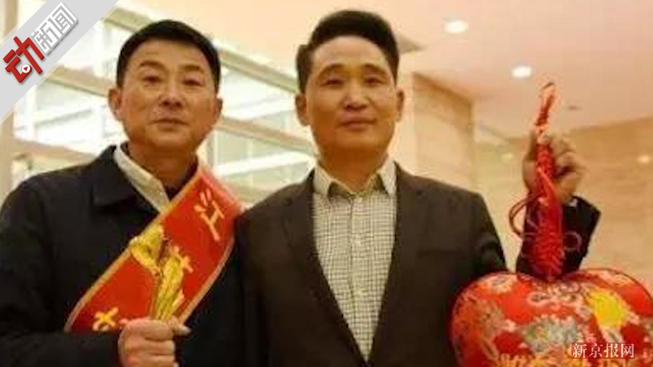 男子借了朋友1000元 32年后投资1000万为恩人