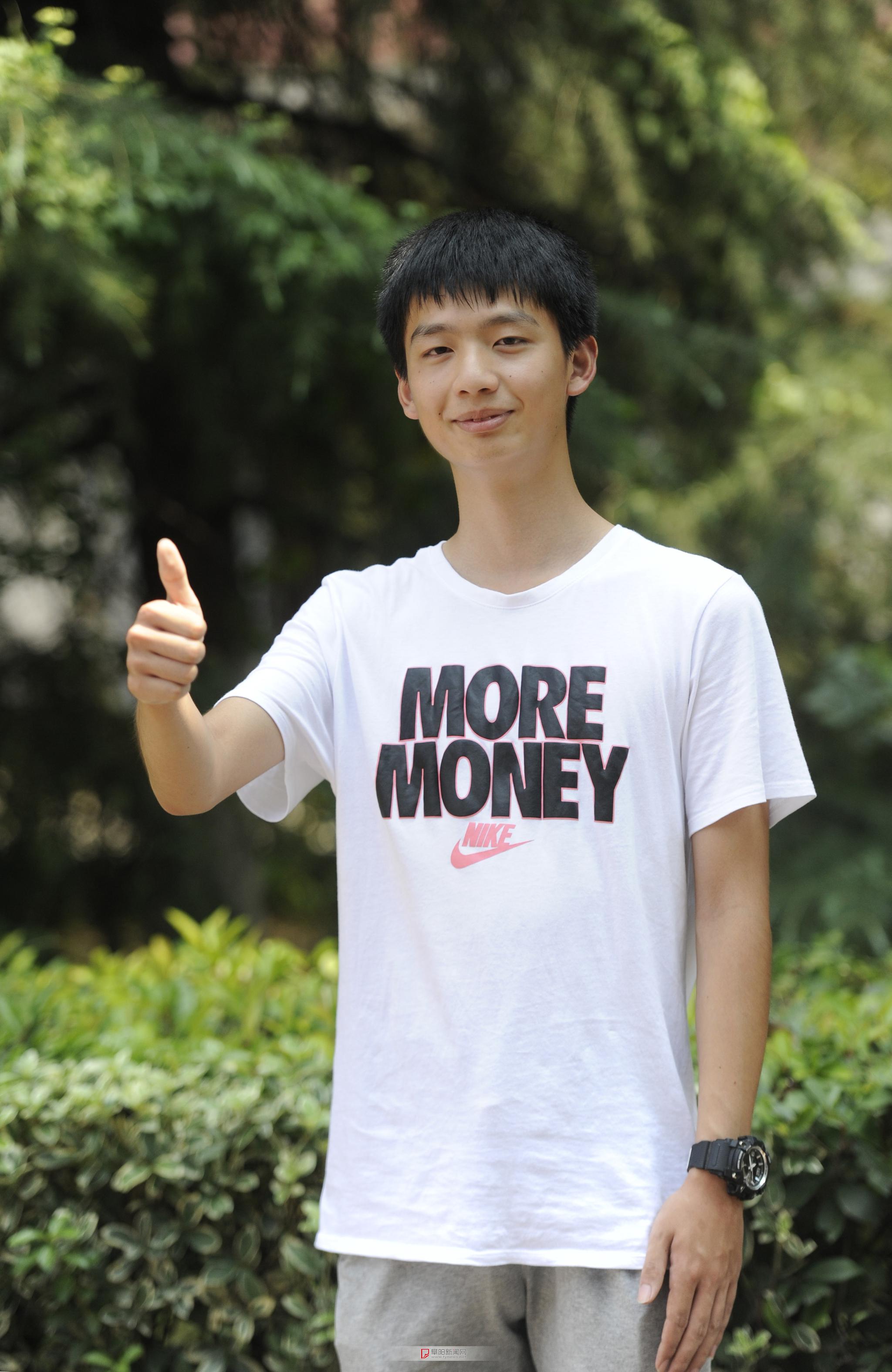 阜阳一中:八名高考生喜圆北大、清华梦