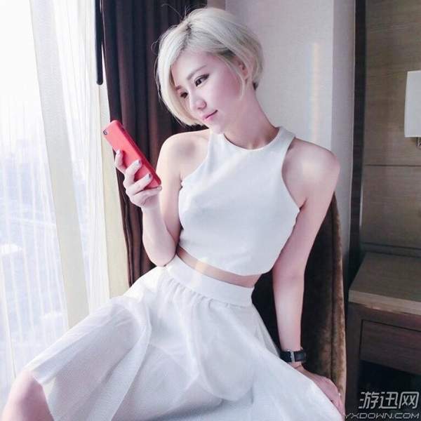 马来西亚短发正妹私房美照五官精致御姐气息十足