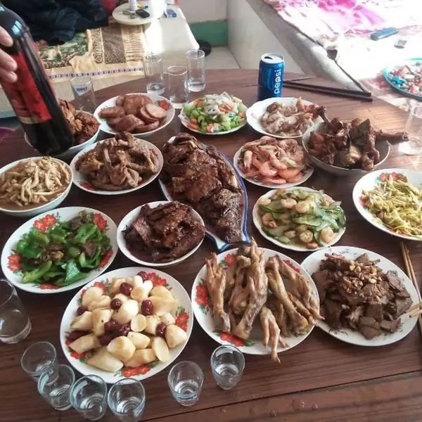除夕年夜饭,每家每户都不一样,这10桌年夜饭,您符合那个?