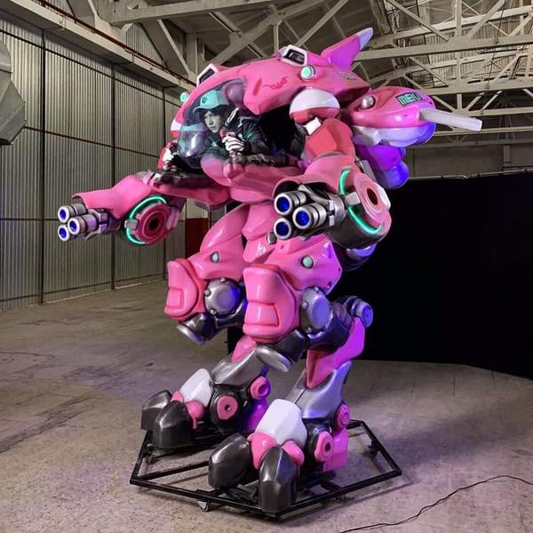 毛妹硬核COS《守望先锋》D.va 机甲1:1还原,还能驾驶