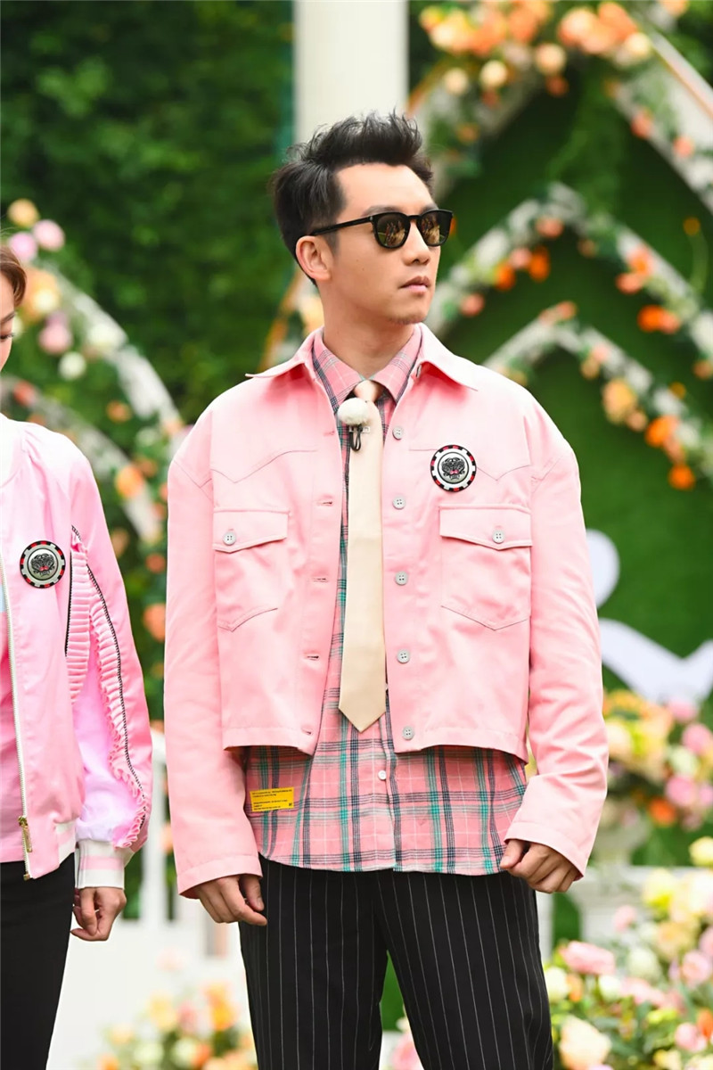 延禧天团驾到《奔跑吧》撕名牌 聂远携吴谨言