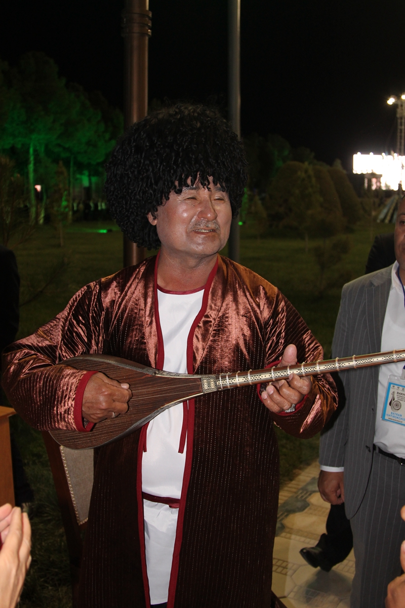 乌兹别克斯坦举办首届国际民间口头说唱艺术节 “陕北说书”艺人代表中国参演受关注