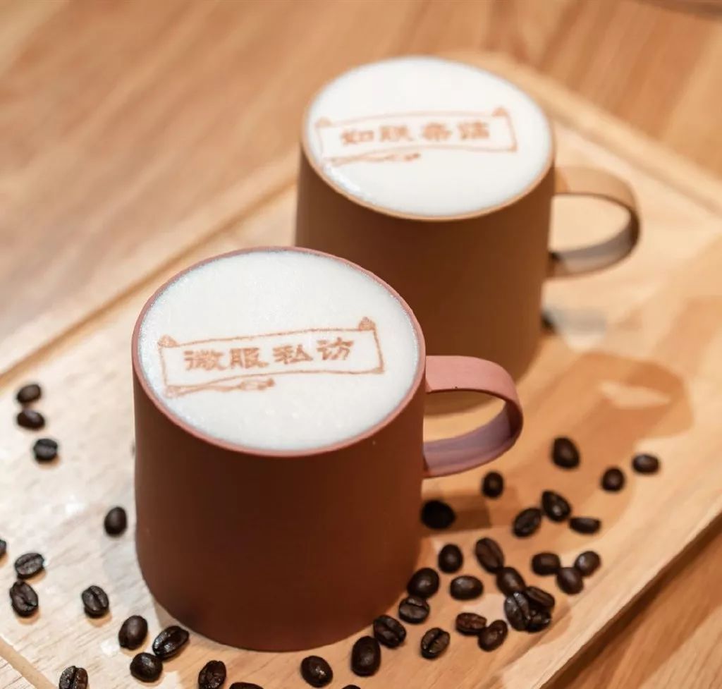 我是个普通人，但我能在宫里蹦迪喝咖啡、看雪景吃火锅