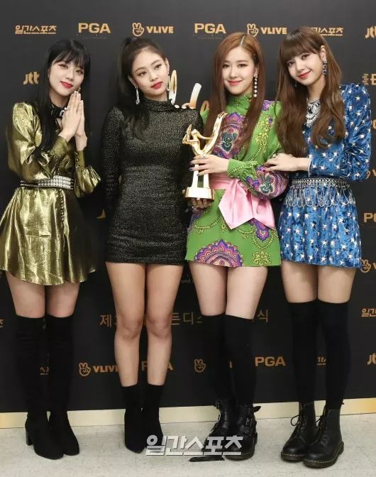 blackpink大腿围,blackpinklisa blackpink夏日回归,小姐姐们的穿搭马上学起来