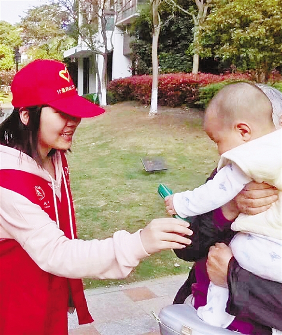 高校志愿者助力下沙垃圾分类