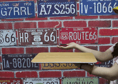 别老是拿豪车说事,老百姓车里放这个,有面儿有品味!