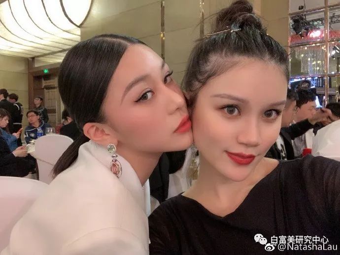 上海首富贪43亿被抓,妻子出车祸去世后,名媛女