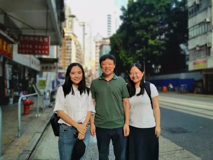 ▲老胡取《全球时报》驻喷鼻港记者开影