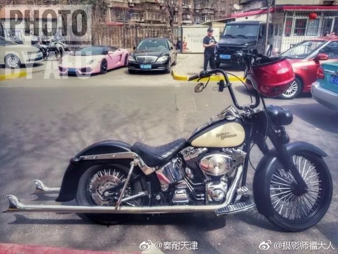 炸街了！天津一对新人结婚百辆豪车占了整条街，网友：堪比世界”豪车展“！