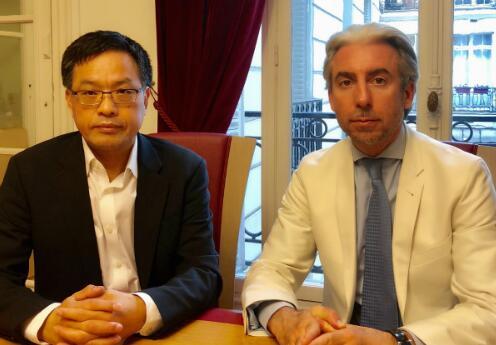 石仁林律师（左）与刑事诉讼律师封达纳。（图片来源：欧洲时报记者 孔帆摄）