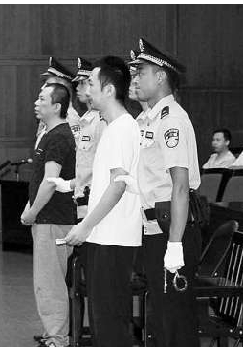 图为庭审现场