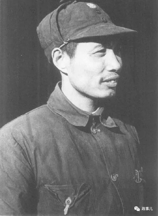  1945年12月，九纵成立时张震在安徽灵璧留影