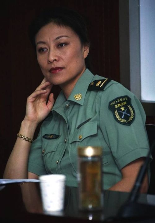 岳红，她当红时结婚生子，遭老公抛弃后患癌后，56岁变这样…