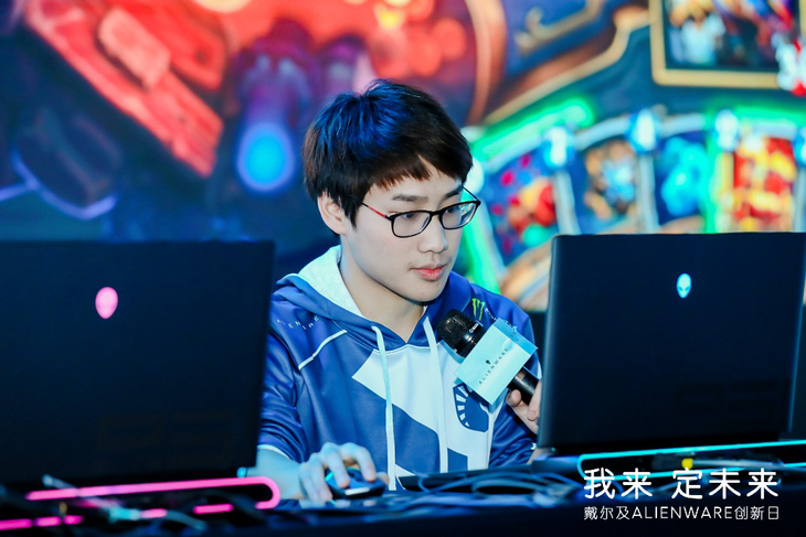电竞王牌战队Team Liquid队?#34180;?#22823;师兄”Fr0zen进行表演赛