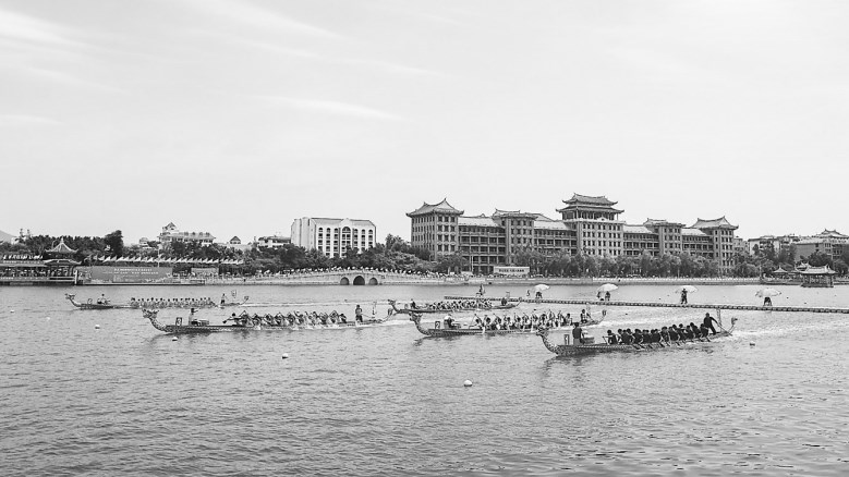 海峡两岸龙舟文化节在厦举行