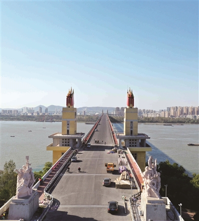 过江公交线路为何大幅缩减? 大桥上能设公交专用道吗?