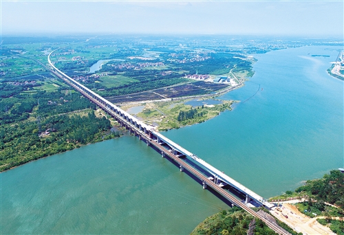 昌赣高铁泰和赣江特大桥合龙