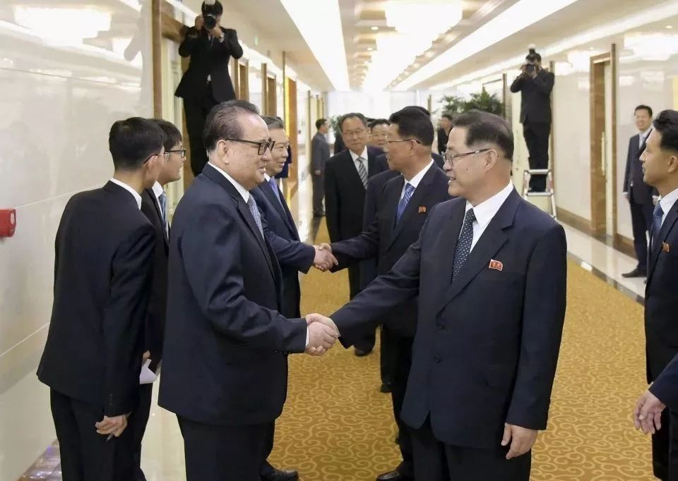 ▲2018年5月14日,以朴泰成(前排,右)为团长的朝鲜劳动党友好参观团访华。(朝中社)