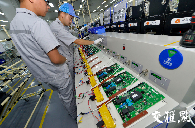 一家成立仅4年的公司，是如何凭借小小充电桩“点亮”未来的