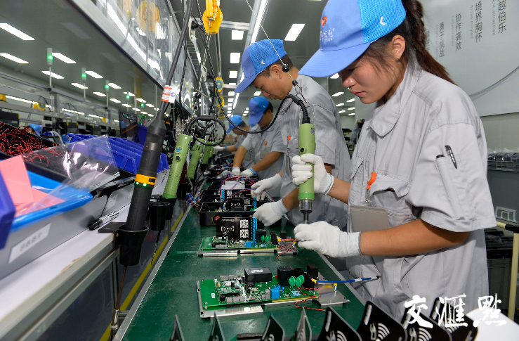 一家成立仅4年的公司，是如何凭借小小充电桩“点亮”未来的