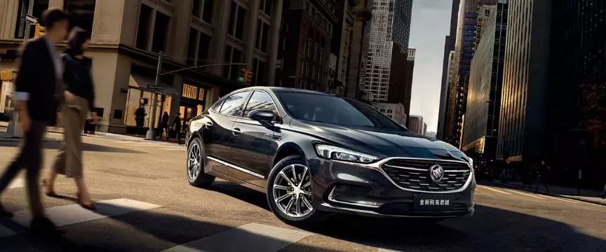 20万出头最大、最有面子的5米级新车,君越、亚洲龙怎么选?