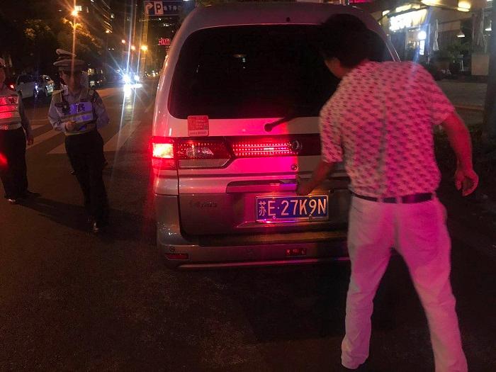 世界杯开幕夜记者直击上海交警夜查酒驾：饮酒司机主动拒绝开车，白忙一夜交警挺欣慰