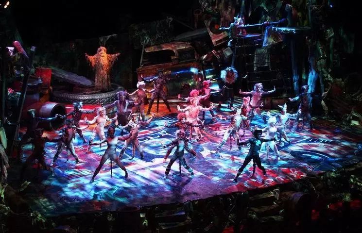 从《猫》、《剧院魅影》到《摇滚学校》,一个跨越16年的“首演之约” 从《猫》、《剧院魅影》到《摇滚学校》,一个跨越16年的“首演之约”