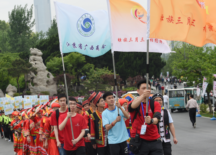 广西壮族有多少人口_所属词条 大新壮族古部落 壮乡风情画之一 大新板价屯短(2)