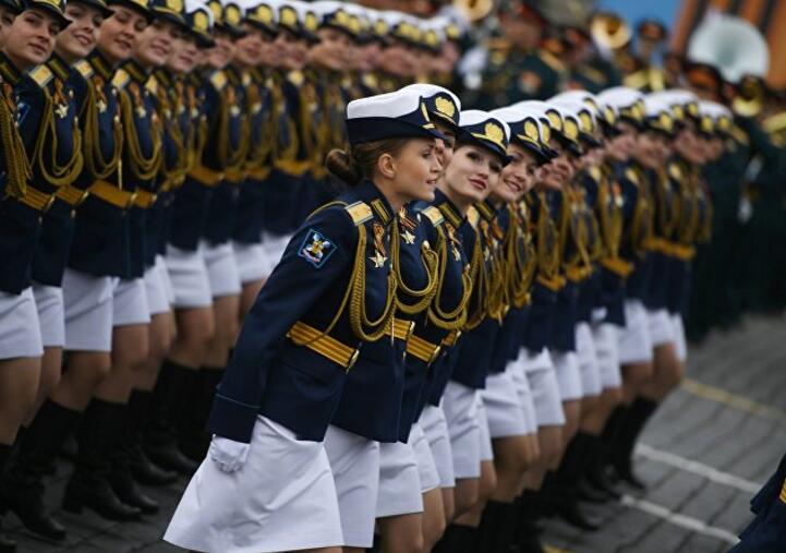 俄罗斯女兵受阅部队亮相红场（图源：俄罗斯卫星通讯社）