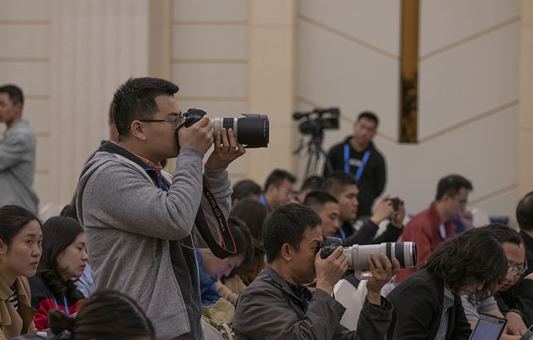 中国人民解放军海军70周年活动首场新闻发布会举行