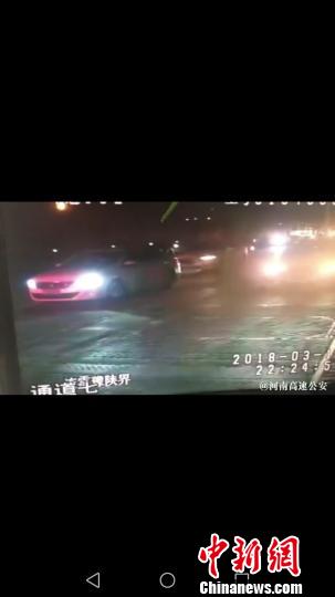 奔驰车巡航失控高速狂奔