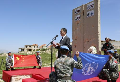 驻黎巴嫩使馆人员祭奠中国维和军人杜照宇烈士(图)