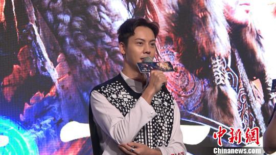 陈伟霆直言拍摄该片最大的挑战就是骑马。 康玉湛 摄 陈伟霆饰演铁木真下苦工练骑马 透露胡军是自己的“贵人”