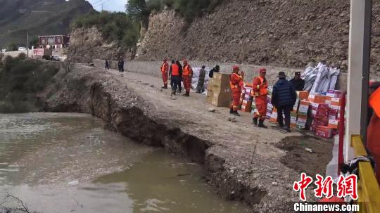 贡觉人口多少_老贡觉林宫(3)