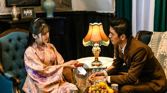 ͼϷĶϷж棿һȺ׳һڴŮڣ