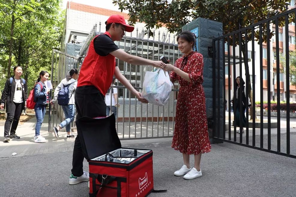 天猫校园店一个月签约100家高校!未来要服务2