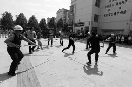 校园演练对抗歹徒