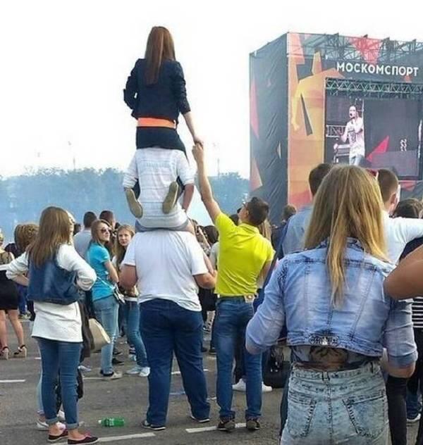 不让女大学生穿紧身裤? 每日轻松一刻3月31日周末版