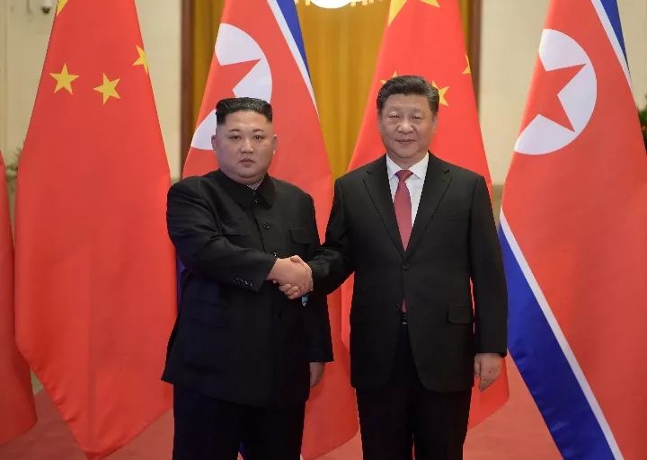 2019年1月8日,习近平同当日抵京的金正恩举行会谈。会谈前,习近平在人民大会堂北大厅为金正恩举行欢迎仪式。 新华社记者 李学仁摄