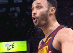 小南斯这是什么神级表情包,连尼克-杨的黑人问号都不够他骚!