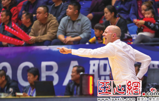 新疆队首战以１０１：９３惊险战胜苏州肯帝亚