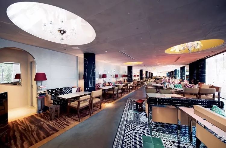 过够了两点一线的生活,不如来场现实逃避