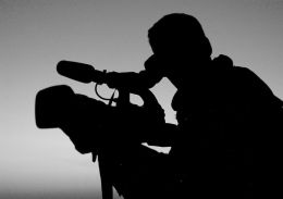 传媒股中报业绩预告密集披露 说了好久的洗牌