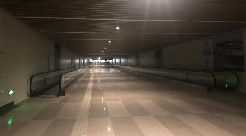  国展中心地下人行步道已经完工