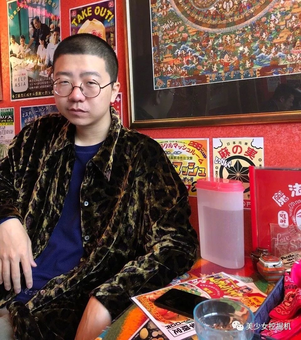 李诞直播喷不买黑尾酱衣服的观众是垃圾?