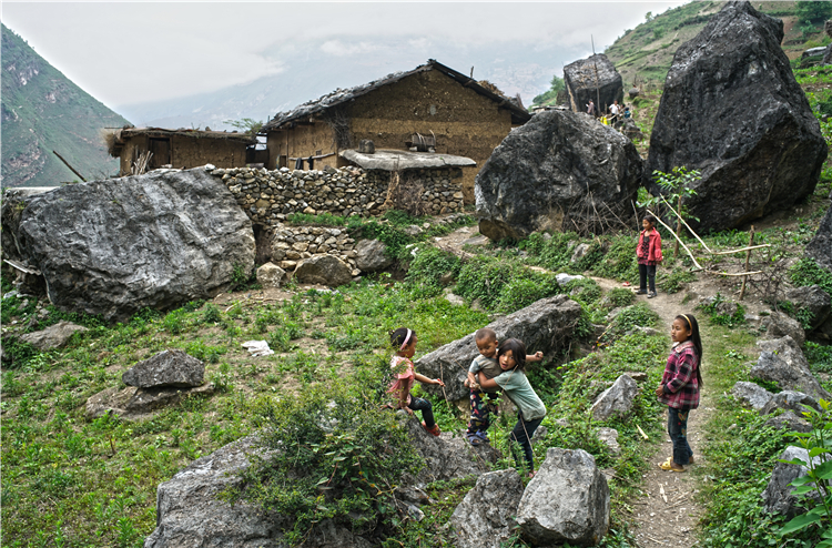 凉山人口有多少_邻水凉山乡人口(2)